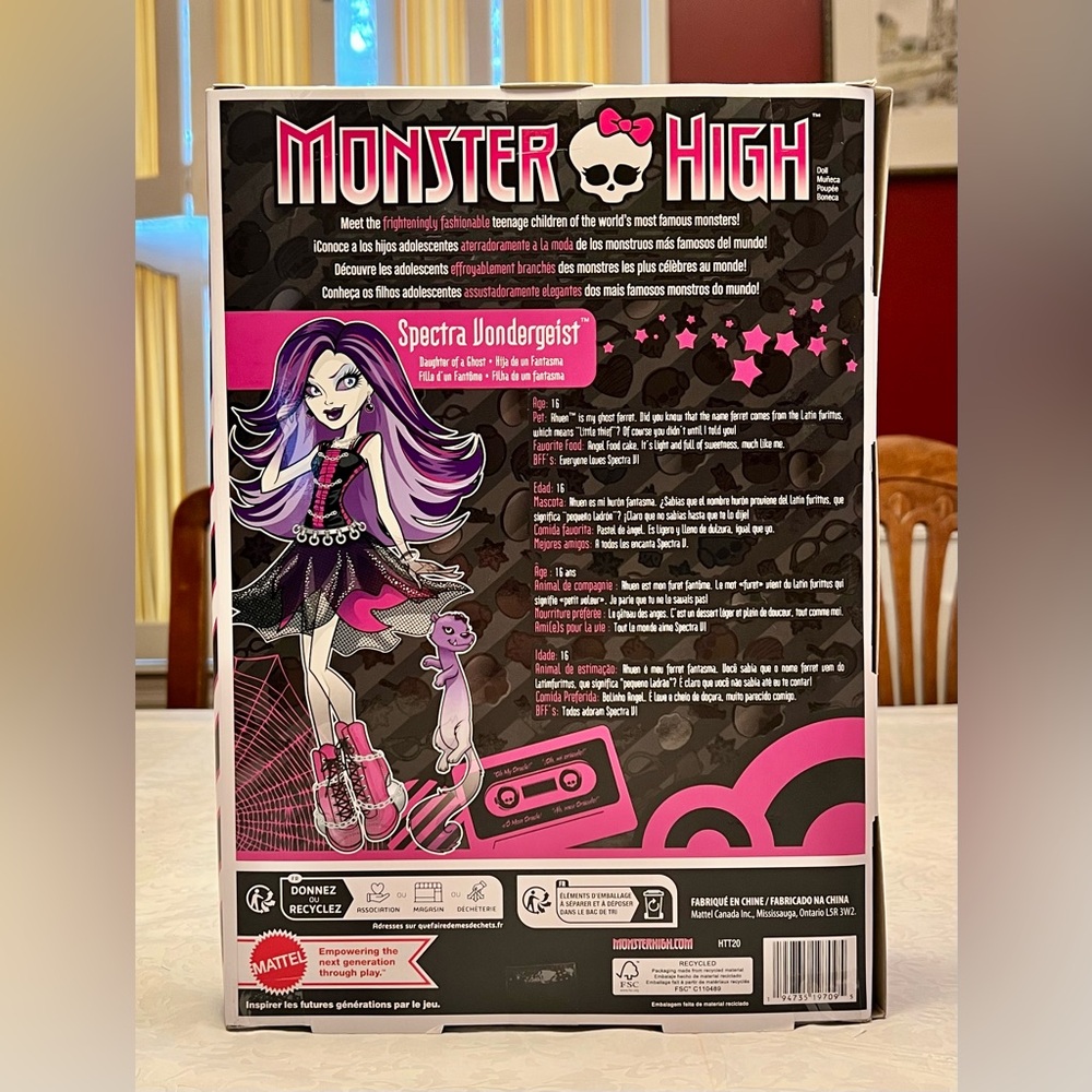 Monster High Spectra Vondergeist Doll with Pink and Black Ensemble - Picture 3 of 6